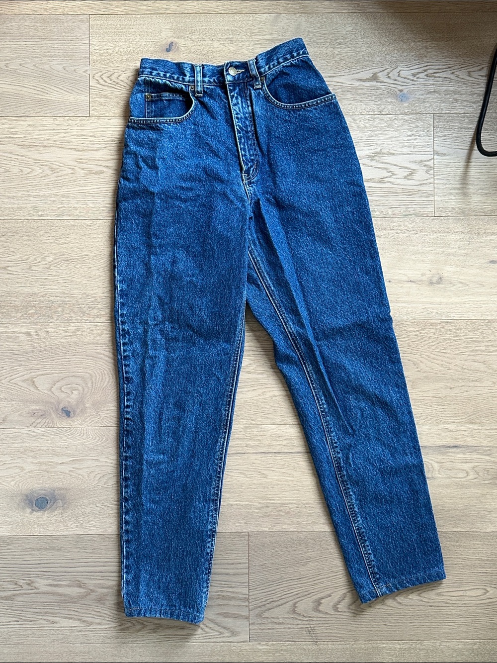 Alfred sung 90s jeans